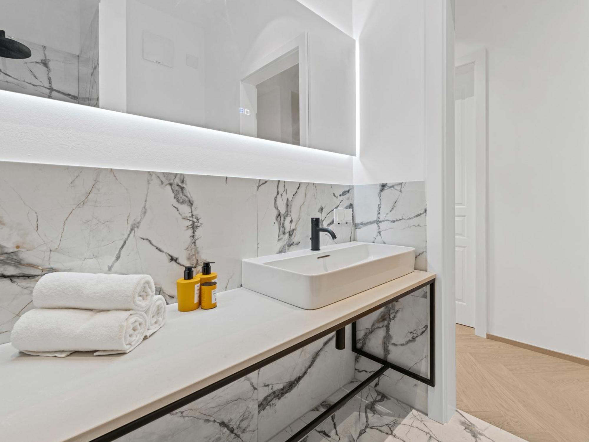 Gt7 Apartments District 9 - Managed By Sky9 Apartments Виена Екстериор снимка