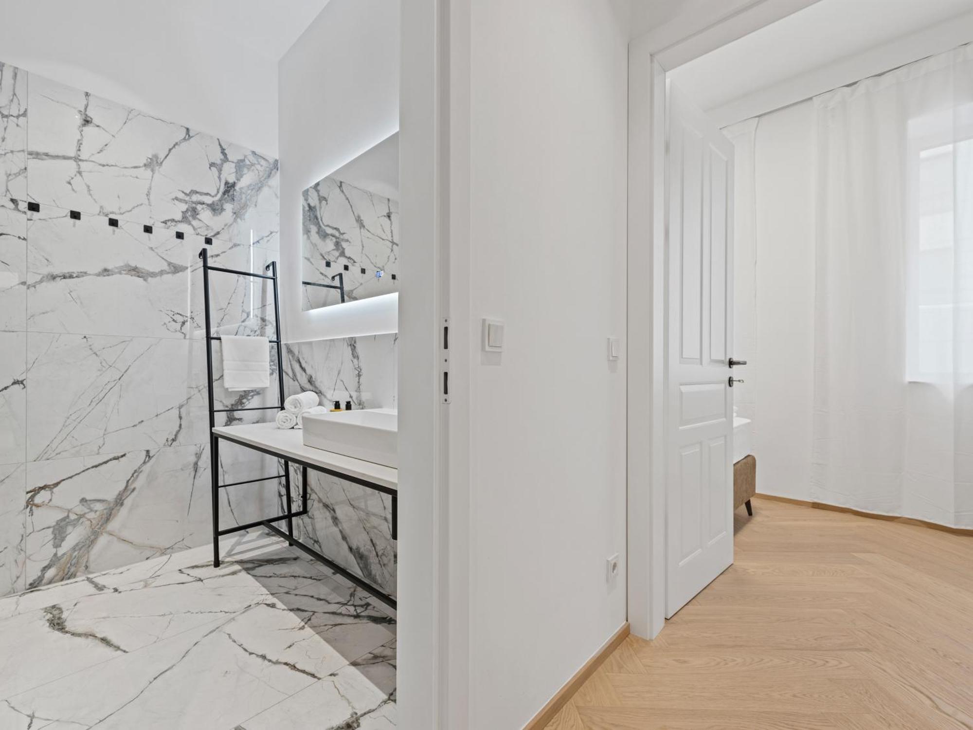 Gt7 Apartments District 9 - Managed By Sky9 Apartments Виена Екстериор снимка