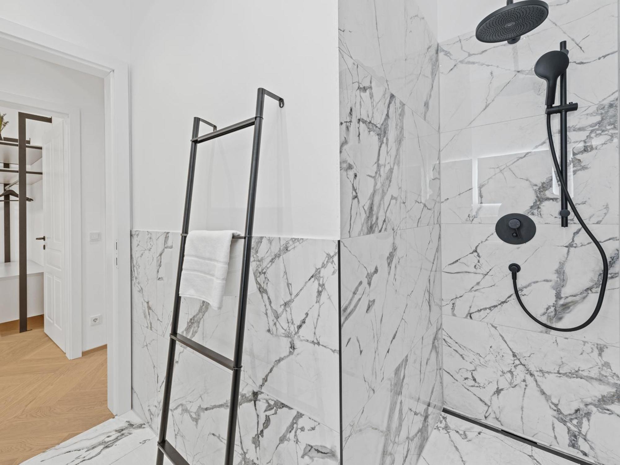 Gt7 Apartments District 9 - Managed By Sky9 Apartments Виена Екстериор снимка